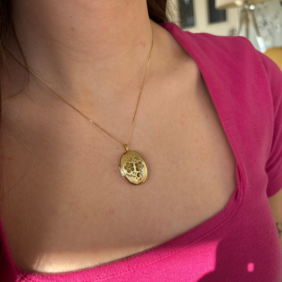 9ct Yellow Gold Flower Locket